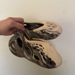 Yeezy Foam Runner 'MX Cream Clay' – Size US 4 M